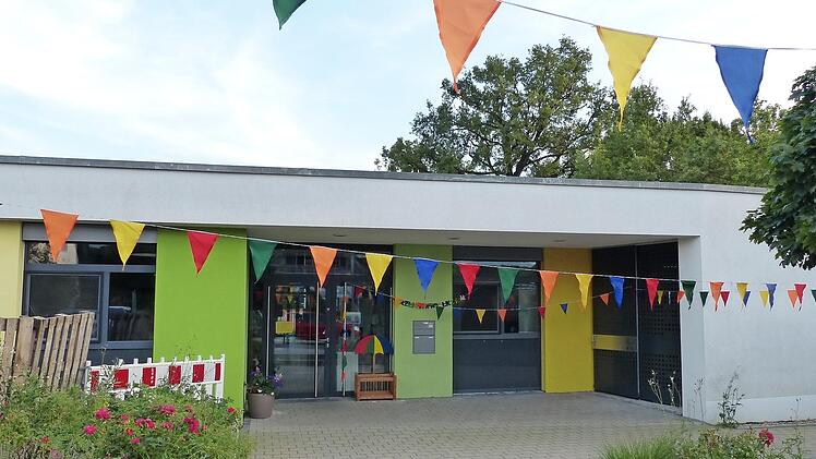 Der Eingangsbereich zum Kindergarten, für dessen Besuch erhöhte Gebühren geplant sind.
