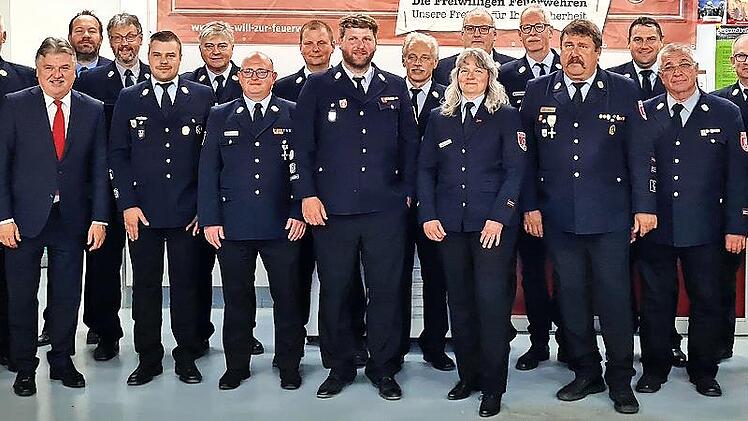 Der neu gewählte Verbandsausschuss des Kreisfeuerwehrverbandes Kulmbach (v. l.): Jörg Geyer, stlv. Vorsitzender KBI Yves Wächter, Landrat Klaus Peter Söllner, Michael Hain, Matthias Angermann, Florian Will, KBI Fritz Weinlein, KBM Marco Rödel, KBR...