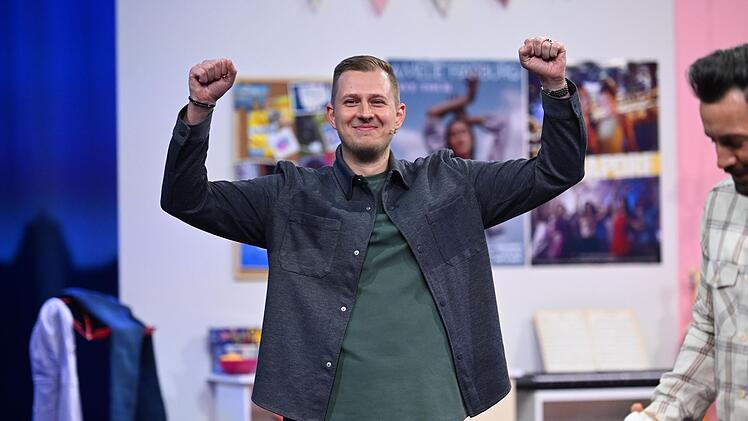 Kandidat Arthur hat 5.000 Euro erreicht und wahrt seine Chance auf den ganz großen Gewinn. Er kommt in der nächsten Folge wieder.