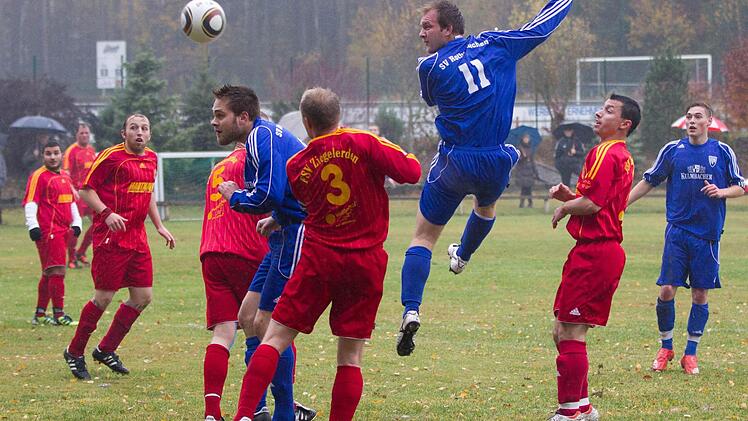 Der FSV Ziegelerden (in Fischbach) und der SV Rothenkirchen (gegen Steinbach) bestreiten morgen ihr jeweils vorletztes Spiel vor der Winterpause. Foto:  Heinrich Weiß