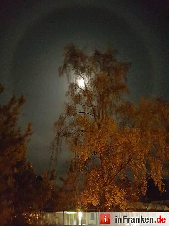 Supermond mit Halo