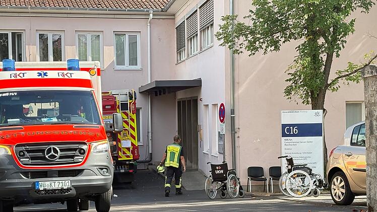 Feuerwehr und Rettungsdienst im Einsatz an Uniklinikum W&uuml;rzburg
