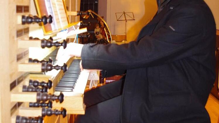 Der Organist Marcus Punzelt umrahmte die Musik-Vesper in Wilhelmsthal. Foto: Heike Schülein