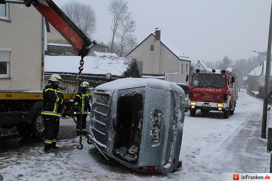 Auto überschlägt sich in Eschenbach i.d. Oberpfalz