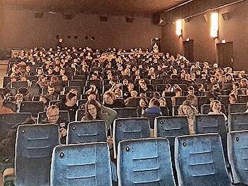 Der Feuerwehr-Nachwuchs beim Kinotag der Kreisjugendfeuerwehr Forchheim.