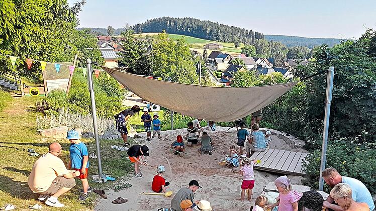 Sandspielen und Wasserpanschen stand bis zum Fackellauf auf dem Programm.Oswald Purucker