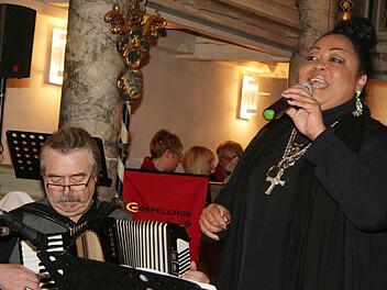 Soul-Diva Soul Sista Soul aus London und Philipp Simon Goletz sind ein eingespieltes Team. Foto: Sonja Adam