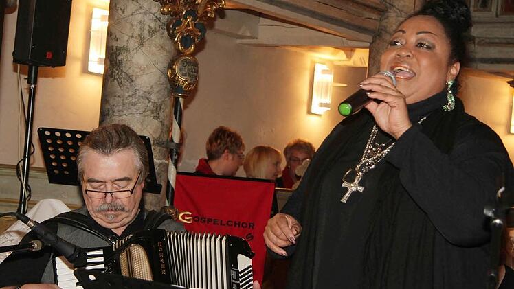 Soul-Diva Soul Sista Soul aus London und Philipp Simon Goletz sind ein eingespieltes Team. Foto: Sonja Adam