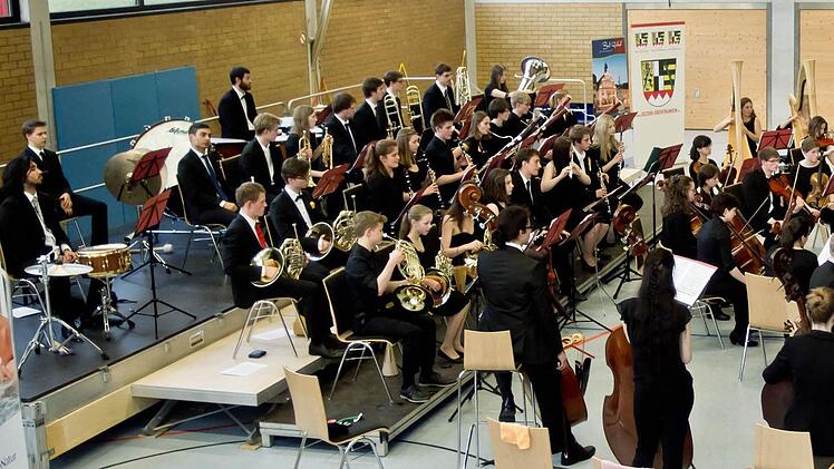 Unter der Leitung von Till Fabian Weser gastierte das Jugendsymphonieorchester Oberfranken erstmals in Bad Rodach.Foto: Jochen Berger