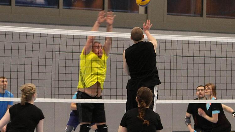 Erfolgreicher Angriff am Netz der Volleybärchis. Foto: Thomas Dill