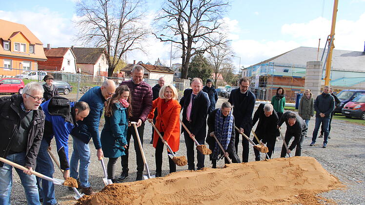Kitzingen: "Eines der gr&ouml;&szlig;ten Projekte" - Bau des Hauses f&uuml;r Jugend und Familie gestartet
