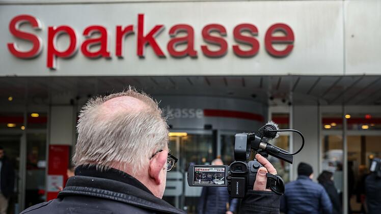 Nach Bankeinbruch - Tresorraum mit Bohrer aufgebrochen