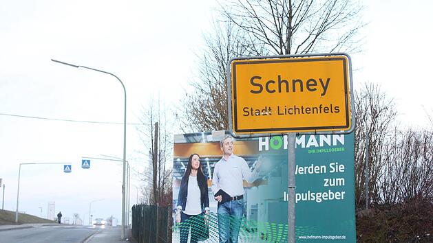 Die Einfahrt ins Gewerbegebiet "An der Zeil" in Schney. Die geplante Erweiterung wird größer als das bestehende Areal sein. Popp