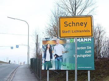 Die Einfahrt ins Gewerbegebiet "An der Zeil" in Schney. Die geplante Erweiterung wird größer als das bestehende Areal sein. Popp