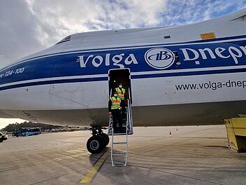Flughafen Nürnberg: Mega-Jet gelandet - Fotos zeigen spektakulären Blick ins Innere