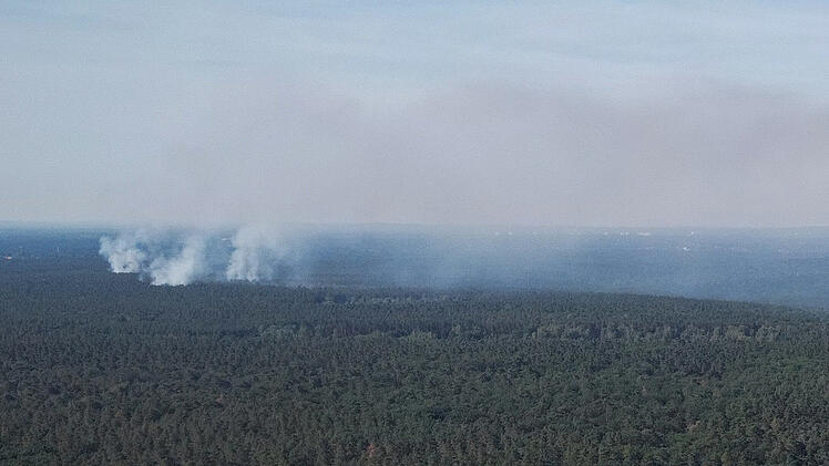 Brand im Berliner Grunewald nach Explosion am Donnerstag (4. August 2022)