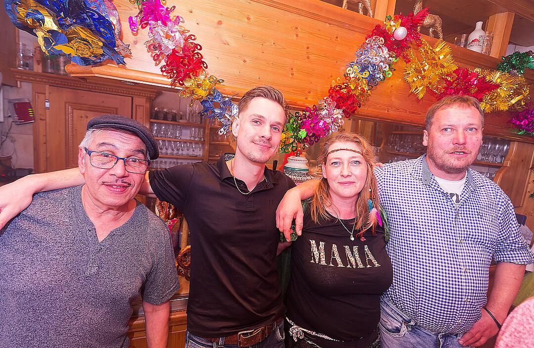 Drei Männerballetts, Musik von DJ Asti und vieles mehr gab es beim Weiberfasching!