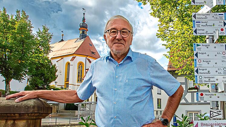 Der Heiligenstadter Altb&uuml;rgermeister Helmut Kr&auml;mer feiert am Sonntag 70. Geburtstag. Josef Hofbauer