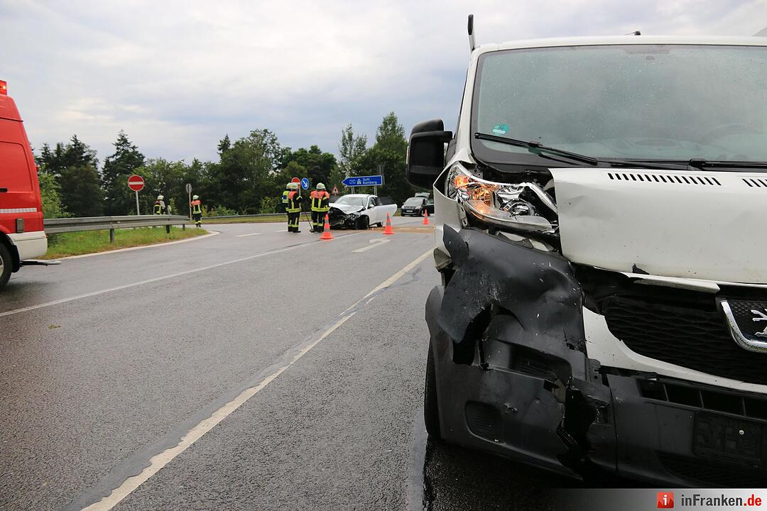 Unfall an der Anschlussstelle Hirschaid: Zwei Verletzte
