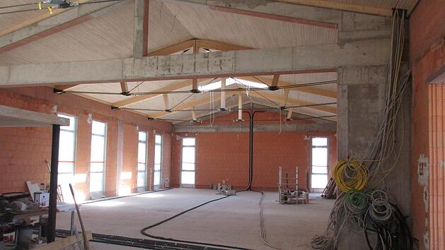 Der neue Zwischentrakt beherbergt den künftigen Uehlfelder Sitzungssaal.    Foto: Gemeinde Uehlfeld