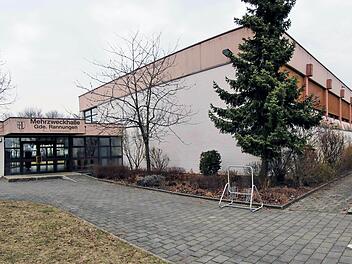 Die Sanierung der Mehrzweckhalle ist das beherrschende Thema in Rannungen.  Sie ist wichtig für den Sport und für kulturelle Veranstaltungen.  Bürgermeister Fridolin Zehner hofft, dass etwa im Mai die ersten Handwerker  mit der Arbeit beginnen können. Foto: Archiv Dieter Britz
