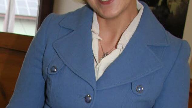 Diana Canola schlüpft in die Rolle einer Stasi-Mitarbeiterin.