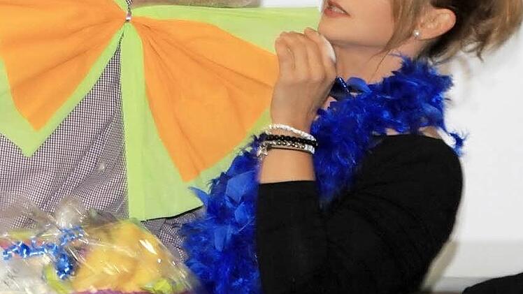 Ein Küsschen vom entmachteten Bürgermeister Bernhard Storath gibt's für Daniela Klinke.