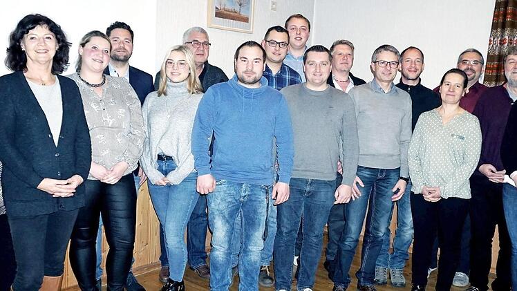 Horst Rehder (2. v. r.) und Anja Willert (r.) führen die Liste an. Foto: Richard Sänger