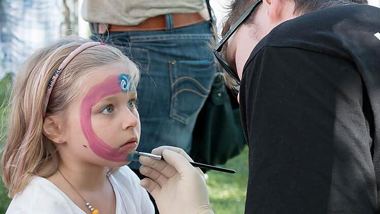 Großes Abschlussfest für Neustadt und seine Kinder: das Piratenfest im Freitzeitpark lockte am Sonntag unzählige Familien an. Foto: Albert Höchstädter