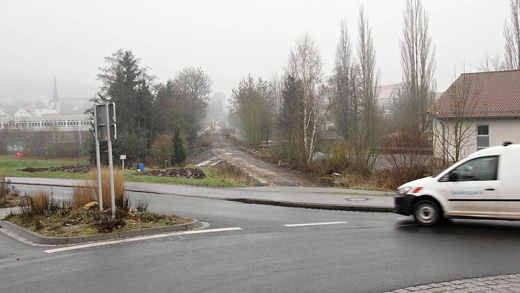 So sah der alte Bahndamm nach der Wegnahme der Gleise aus Foto: Archivbild Helmut Will