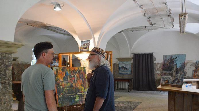 Von 14 bis 17 Uhr konnte man im "Haus Maria" die Ausstellung "von Unterwegs" mit Bildern aus Italien, Frankreich, Spanien, Deutschland, von Roland Eckert-Köhler sehen. Foto: Hanns Friedrich