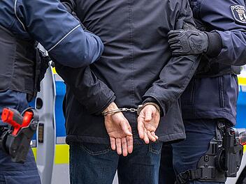 Zwei Schlägereien sorgen für Festnahme und Fahndung