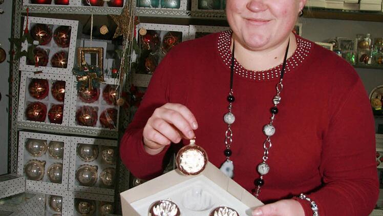 Die Reflex-Kugeln, die eine Einbuchtung am Bauch haben, waren jahrelang vom Markt verschwunden - heute sind sie wieder im Trend, denn sie erinnern an die guten alten Zeiten.