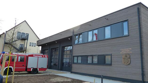 Das schmucke neue Gerätehaus bietet drei Einsatzfahrzeugen Platz und beherbergt einen großzügigen Gemeinschaftsraum.  Fotos: Julian Megerle