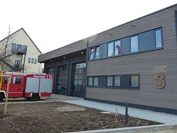 Das schmucke neue Gerätehaus bietet drei Einsatzfahrzeugen Platz und beherbergt einen großzügigen Gemeinschaftsraum.  Fotos: Julian Megerle