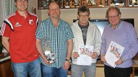 Ehrungen gab es beim SV Nurn: (von links) Vorsitzender Vinzenz Sesselmann, Ulrich Deuerling, Ottmar Wunder und Hans Franz. Foto: A. Greser