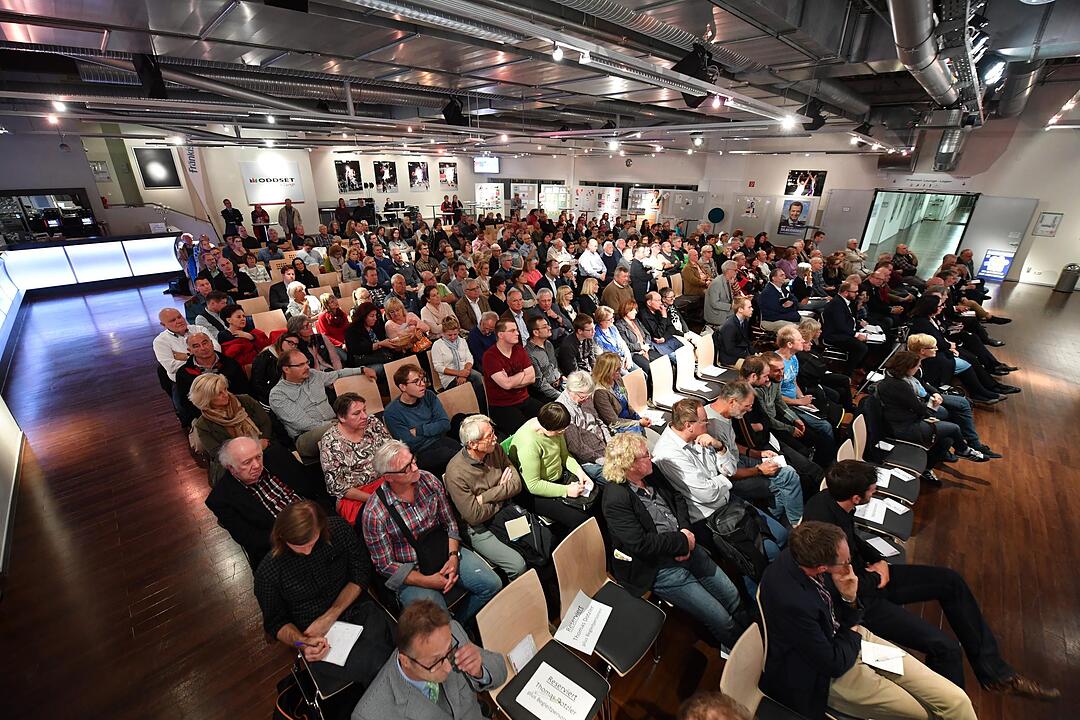 Podiumsdiskussion zur Bundestagswahl in der Brose Arena in Bamberg
