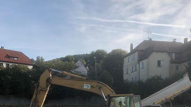 Die Arbeiten für das neue Feuerwehrhaus in Heiligenstadt sind in vollem Gange.  Foto: Carmen Schwind