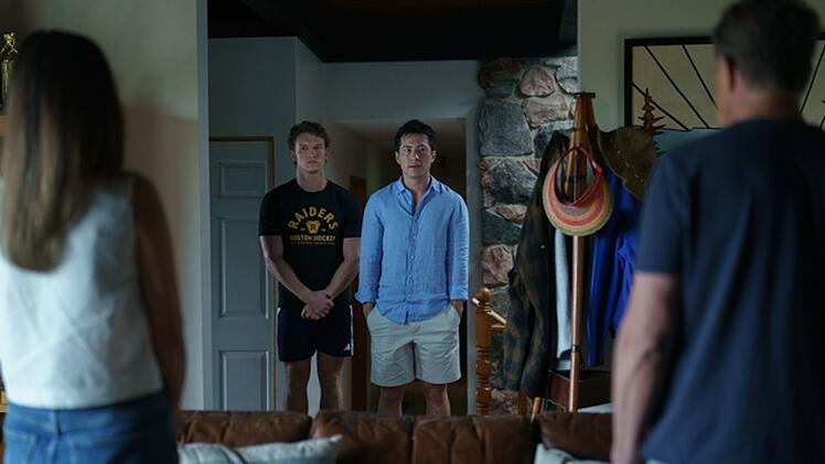 Erwischt: In Shanes (Hudson Williams, links) werden er und Ilya (Connor Storrie) von seinen Eltern &uuml;berrascht.