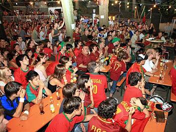 Brechend voll war der Volksgarten des ARP Gaustadt bei den internationalen Fußballturnieren in den vergangenen Jahren. Wenn Deutschland gegen Portugal gespielt hat, wurde im Garten ein Fest unter Freunden gefeiert. Foto: RiegerPress(Archiv)