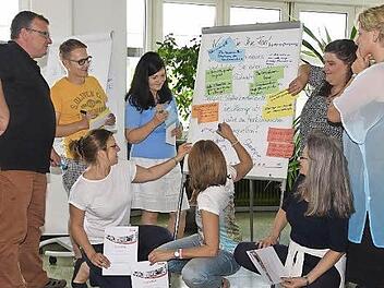 Die Workshop-Teilnehmer beim "Brainstorming" in der Tageblatt-Kantine- Foto: Jens Gundermann