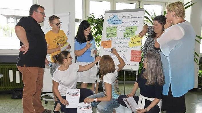 Die Workshop-Teilnehmer beim "Brainstorming" in der Tageblatt-Kantine- Foto: Jens Gundermann