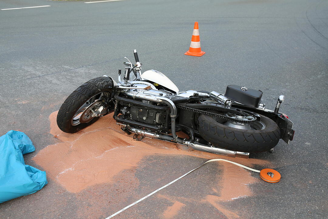 Kreis Kulmbach: Lkw-Fahrer übersieht Motorradfahrerin bei Wirsberg
