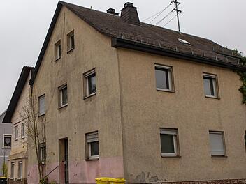 n der Marktgemeinde Steinwiesen (Landkreis Kronach) wird aktuell eine sogenannte Nachlassimmobilie angeboten. Schlagen Erben den Nachlass aus oder gibt es keine, geht die Immobilie in Bayern automatisch an den Freistaat. Vielerorts wird das zum Problem. Stephan Großmann