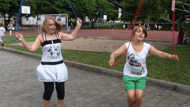 im Doppelpack - Johanna Bienlein (li) und Lea Sophie Schnabrich. Foto: Susanne Deuerling