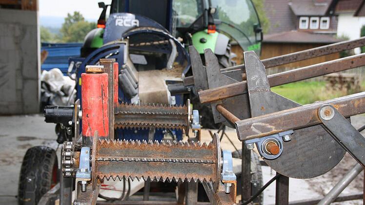 Zum Patent meldete Jochen Selbert seine Erfindung, den Sägespalter, an.