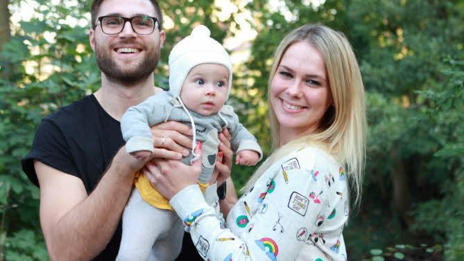 Fühlen sich pudelwohl in ihrer neuen Heimat Coburg: Katrin und Fabian Franke mit Tochter Lena. Foto: Katja Nauer