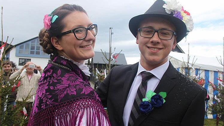 Leoni Zwosta und Domik Wicklein beim Kirba-Tanz. Foto: Veronika Schadeck