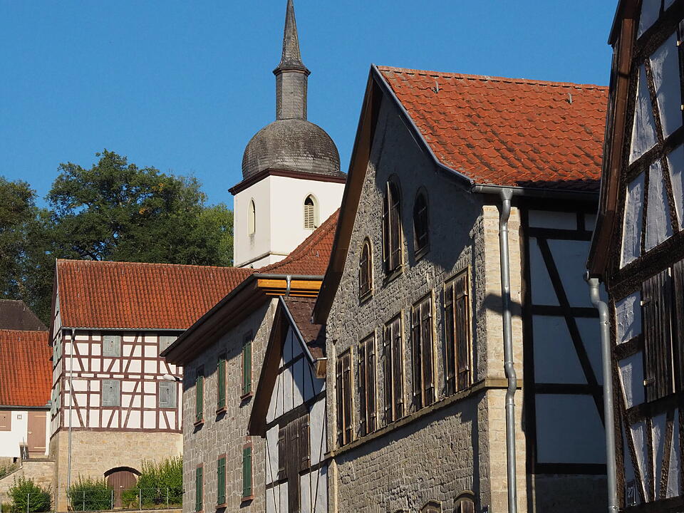 Das verlassene Dorf Bonnland darf bei einer Wanderung durch den Truppenübungsplatz Hammelburg nicht fehlen. Foto: Jürgen Schmitt