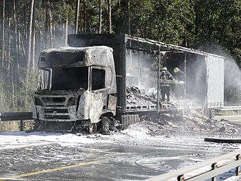 Lastwagen in Vollbrand: Massive Verkehrsbehinderungen auf der A3